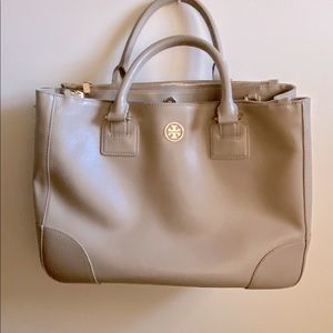 Tory Burch Robinson Tote ✨